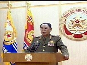 북한은 5일 유엔의 대북제재 움직임과 한미간 합동군사 훈련에 반발해 정전협정을 백지화하고 판문점대표부 활동도 전면 중지하겠다고 위협했다. 사진은 이날 저녁 8시 김영철 군 정찰총국장이 조선중앙TV에 출연해 군 최고사령부 대변인 성명을 발표하는 모습.