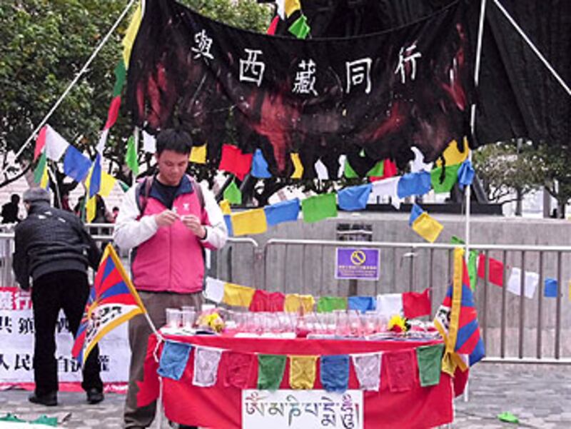 HK_Tibetan_together350.jpg