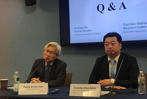 미국 워싱턴DC 조지워싱턴대 한국학연구소가 29일 개최한 한반도 관련 토론회에 참석한 이상현 한국 세종연구소 수석연구위원(좌) 및 김영준 한국 국방대 교수(우).