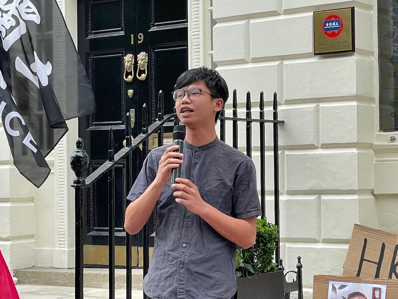 参加抗议的在英港人钟翰林 (记者文在山摄)