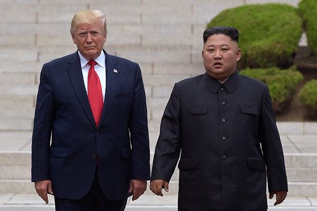 사진은 지난 6월 30일 판문점에서 만난 도널드 트럼프 미국 대통령과 김정은 북한 국무위원장.