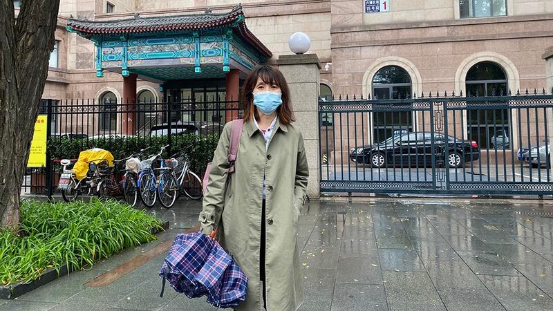 中國人權律師常瑋平的妻子陳紫娟就丈夫遭受酷刑情況向多個部門反映，皆無回音。（陳紫娟提供）