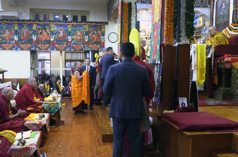 དབུས་གཙང་ཆོལ་ཁ་དང་། མདོ་ཁམས་རྫ་ཆུ་ཁའི་སྐྱིད་སྡུག མང་ཡུལ་སྐྱིད་གྲོང་སྐྱིད་སྡུག་བཅས་ཐུན་མོང་གིས་བརྟན་བཞུགས་བསྟར་འབུལ་ཞུས་པ།