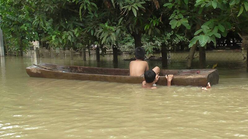 မကွေးတိုင်း၊ ကံမမြို့နယ်အတွင်း ရေနစ်မြုပ်နေသည့် ကျေးရွာတစ်ရွာကို ၂၀၂၄ ခုနှစ်၊ ဇူလိုင်လ ၂၃ ရက်နေ့က တွေ့ရစဉ်။ (Photo: Facebook/ Aung Kyaw Thu)