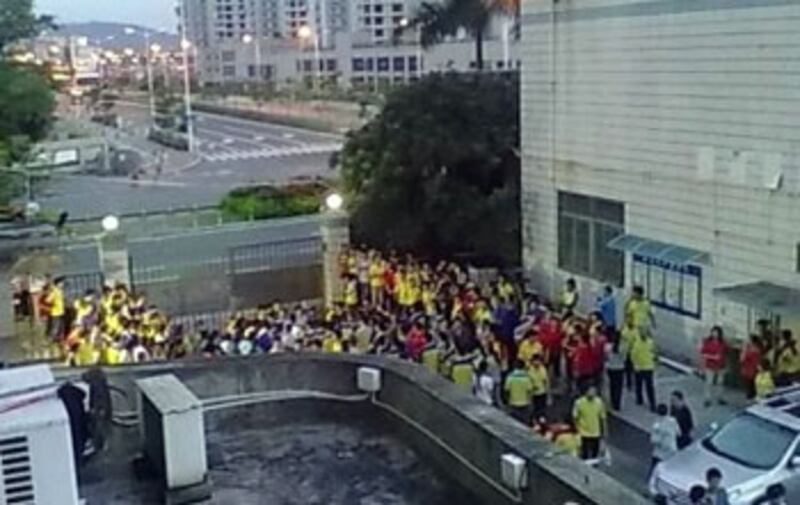 恆信金屬製品公司位於深圳市龍崗區橫崗鎮的廠房，數百名員工周二（8月20）集體在廠區內罷工，抗議公司無理將年滿50歲的工人裁退。（相片由現場人士提供） 