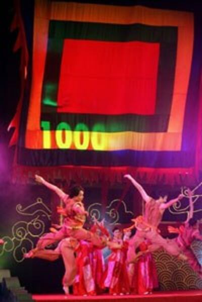 Một trong những hoạt động văn hóa cổ động cho sự kiện 1.000 năm Thăng Long. AFP PHOTO.