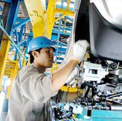 Sản xuất vẫn lệ thuộc nhiều vào nguyên liệu ngoại nhập. Photo courtesy of sbsc.com.vn