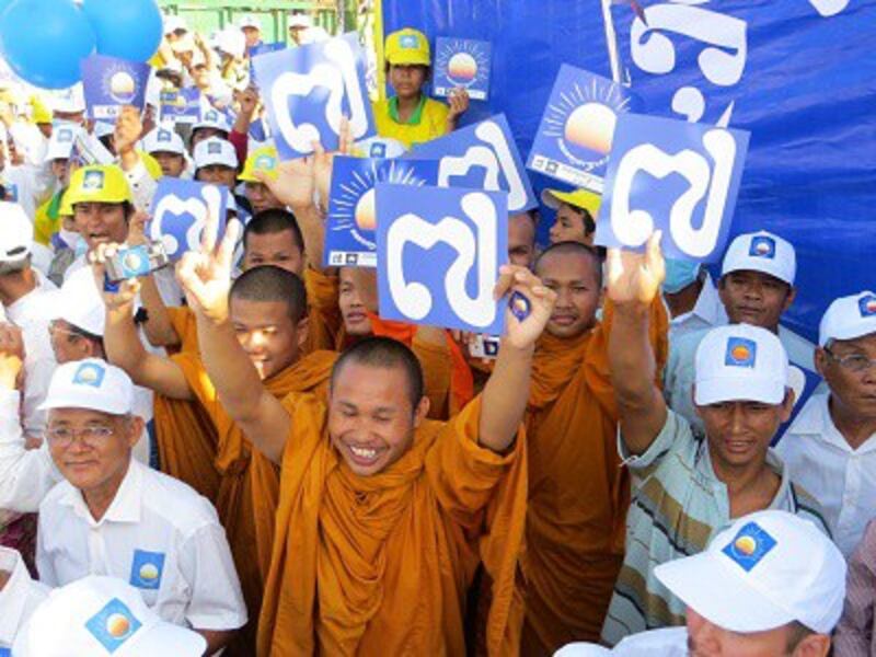 Monks join the Cambodia National Rescue Party rally in Kompong Cham, July 26, 2013. Photo credit: RFA.