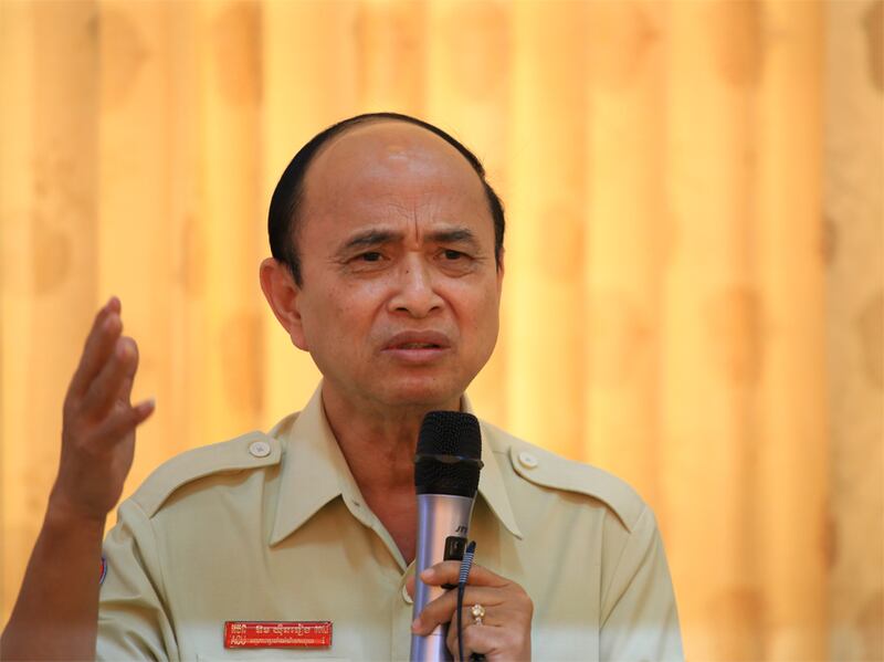ប្រធានអង្គភាពប្រឆាំងអំពើពុករលួយ លោក ឱម យ៉ិនទៀង ថ្លែងទៅកាន់ក្រុមយុវជនក្នុងកម្មវិធីប្រកាសលទ្ធផលនៃការធ្វើកោសល្យវិច័យខ្សែអាត់សំឡេងដែលគេចោទថា ជាសំឡេងរបស់លោក កឹម សុខា ជាមួយស្រីកំណាន់ នៅថ្ងៃទី២៤ មីនា ឆ្នាំ២០១៦។ RFA/Cheu Sideth