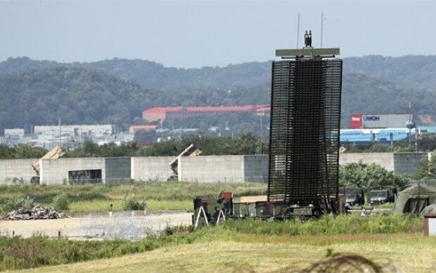 경기도 평택시 주한미군 오산공군기지에 미군 대공 감시 레이더와 패트리엇 미사일이 가동되고 있다.