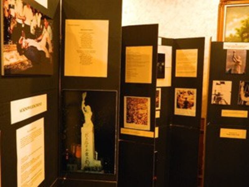 图片： 在洛杉矶举办的“六四事件图片展”。 （记者萧融拍摄）