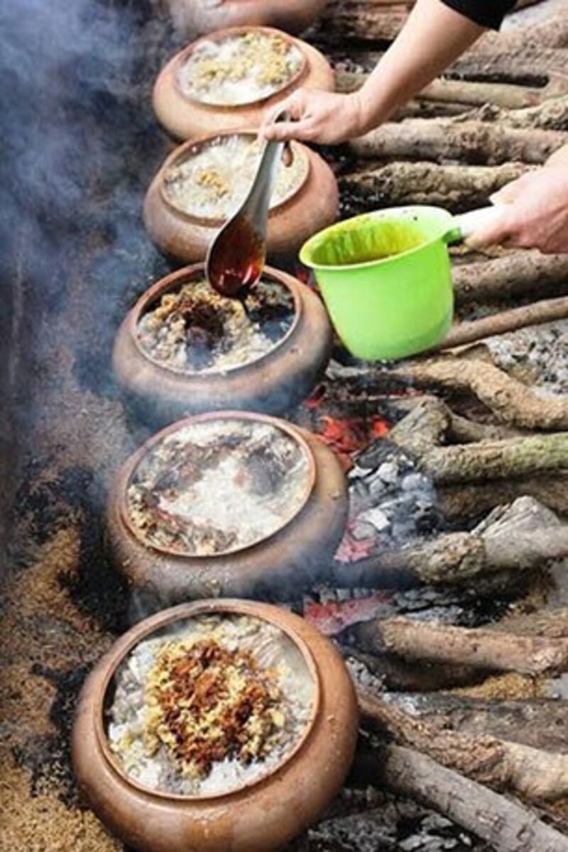 Nghệ nhân kho cá trám đen ở làng Vũ Đại, xã Nhân Hậu, huyện Lý Nhân, Hà Nam.