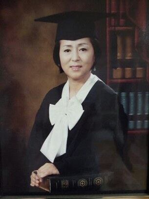 김지은 씨의 한의대 졸업사진.