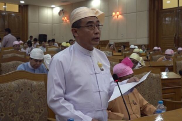 ရခိုင်ပြည်နယ်အစိုးရအဖွဲ့ စိုက်ပျိုးရေး၊ မွေးမြူရေး၊ သစ်တောနဲ့ သတ္တုဝန်ကြီး ဦးကျော်လွင် ကို ၂၀၁၈ သြဂုတ်လ ၂၁ ရက်နေ့က လွှတ်တော်မှာ တွေ့ရစဉ်
