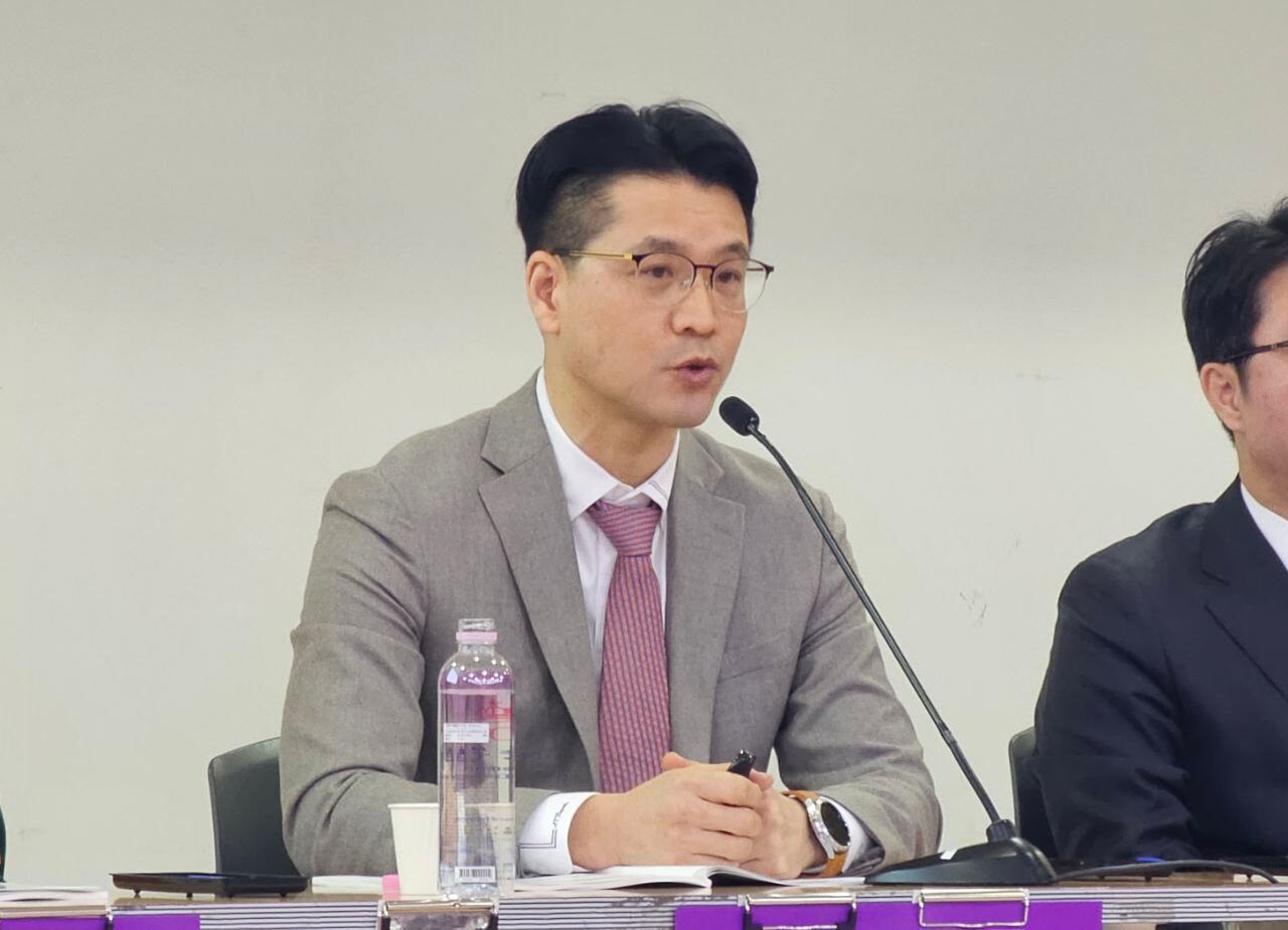 강동완 동아대 교수가 14일 ‘북한 주민의 자유와 인권을 위하여’ 토론회에서 발언하고 있다.