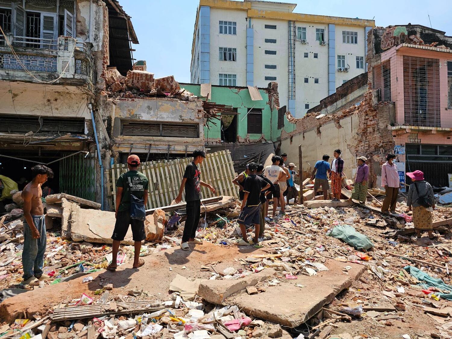 Myanmar quake death toll tops 3,000 as junta hampers aid efforts
