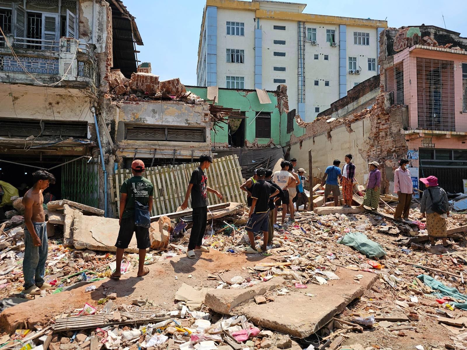 Myanmar quake death toll tops 3,000 as junta hampers aid efforts
