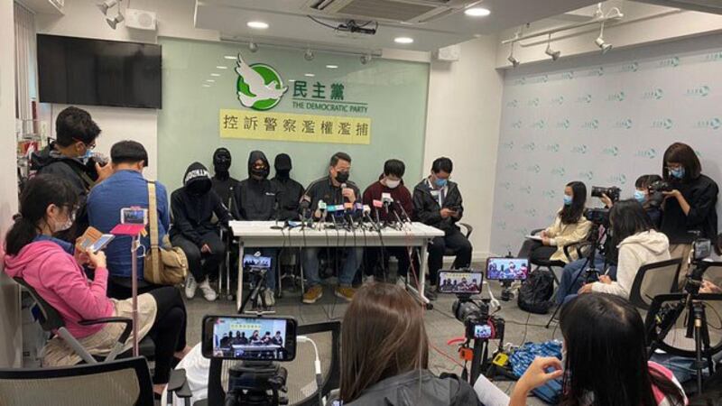 多位香港民主派议员召开记者会控诉港警滥权。(记者文海欣摄)