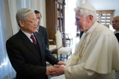 Tổng Bí thư ĐCSVN, Nguyễn Phú Trọng, đến Vatican gặp Đức Giáo hoàng Benedict XVI hôm 22/1/2013. AFP photo