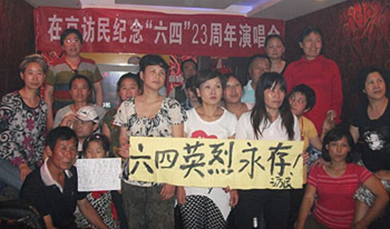 近30名各地訪民5月23日於北京舉行紀念六四演唱會，以歌聲悼念死難者。（由訪民提供）