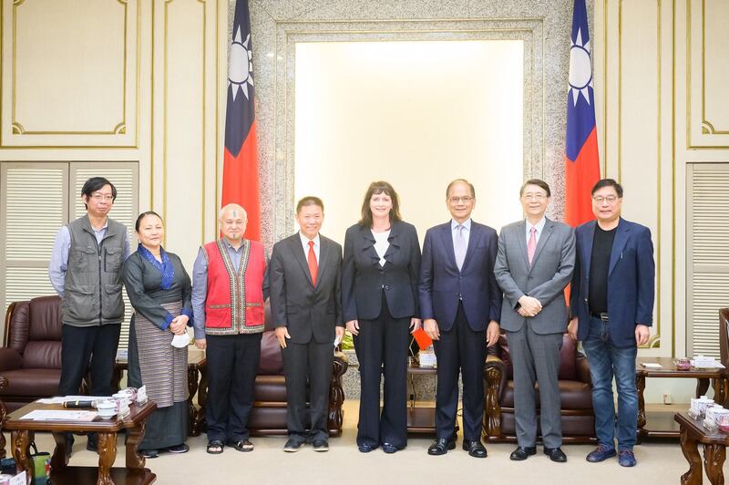 台湾的立法院院长游锡堃接见宗教自由代表团。(截图自傅希秋推特)