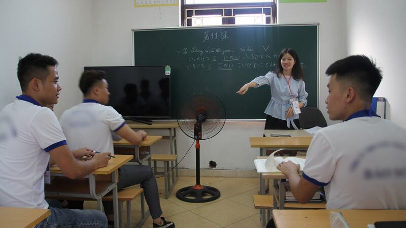 图说:越南移工赴日本工作之前,必须通过语言与技能检定。图为一所越南中介开设的日语训练中心。(照片提供/1095)