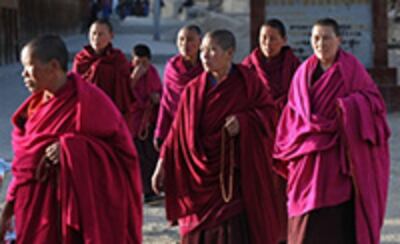 Tuibetan nuns