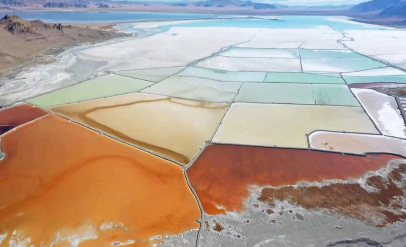 གཞིས་རྩེ་གྲོང་ཁྱེར་འབྲོང་པ་རྫོང་གི་གྲབ་ཡེར་ཚྭ་ཁ།