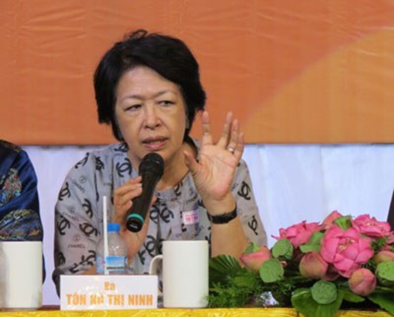 Bà Tôn Nữ Thị Ninh tại Buổi tọa đàm có chủ đề “Tôi tự hào là người Việt Nam” ở TPHCM hôm 30/8/2014. Courtesy LĐ.