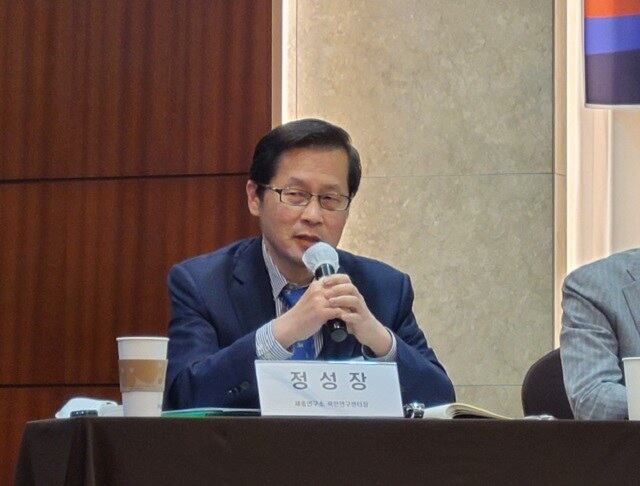 11일 ‘동북아 전략환경 변화와 한반도 통일의 길’ 포럼 발제에 나선 정성장 세종연구소 북한연구센터장.