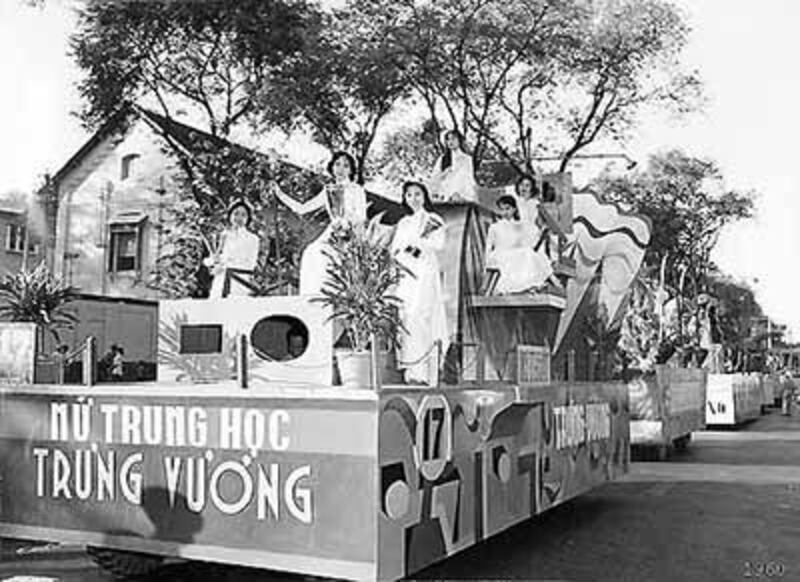 Nữ sinh trường Trưng Vương.