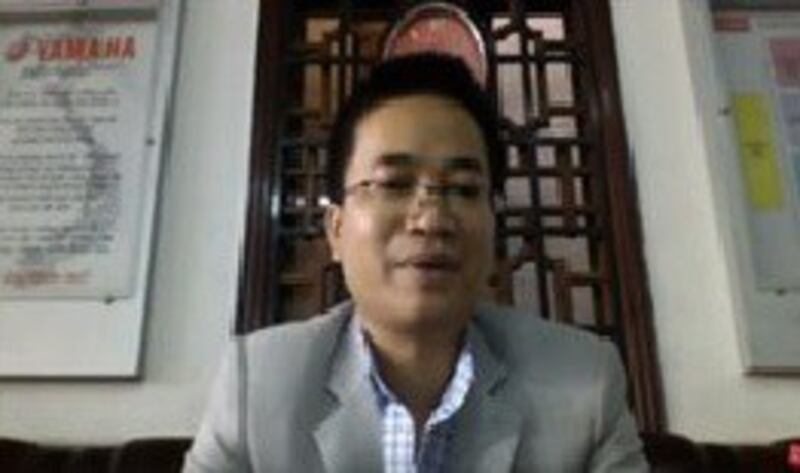 Anh Bùi Minh Tuấn lúc chuẩn bị truyền hình trực tiếp trên Youtube buổi làm việc với VTV trước đây. Screen capture.