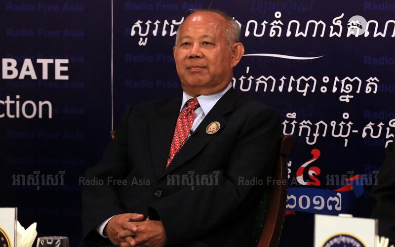 អនុប្រធានគណបក្សហ៊្វុនស៊ិនប៉ិច លោក យូ ហុកគ្រី ចូលរួមវេទិកាសួរដេញដោលតំណាងគណបក្សនយោបាយសម្រាប់បោះឆ្នោតក្រុមប្រឹក្សាឃុំ-សង្កាត់ នាសណ្ឋាគារសាន់វ៉េ (Sunway) ថ្ងៃទី២០ ខែឧសភា ឆ្នាំ២០១៧។