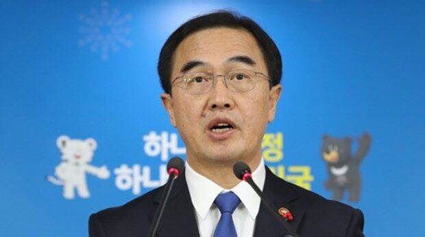 조명균 통일부 장관이 지난 2일 서울 종로구 정부서울청사에서 오는 9일 판문점 평화의 집에서 고위급 남북당국 간 회담을 제의한다고 밝히고 있다.
