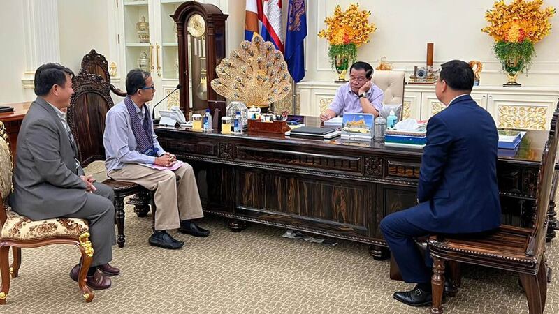 Hun Sen with Yong Saing Koma on 22-11-2022-5.jpg