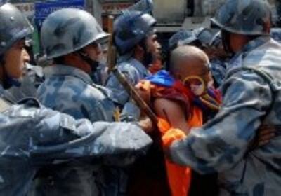 03112008_Tibetan_Monks_Nepal_200.jpg