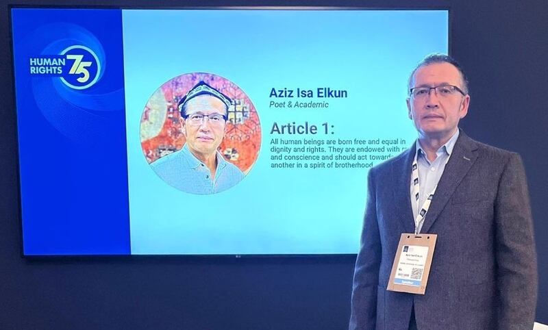 2024-يىللىق لوندون كىتاب يەرمەنكىسىدە ب د ت نەشرىيات مەھكىمىسى ئورۇنلاشتۇرغان «پىكىر ئەركىنلىكى ۋە نەشرىيات ھوقۇقى» پائالىيىتىدە. 2024-يىلى مارت، لوندون.