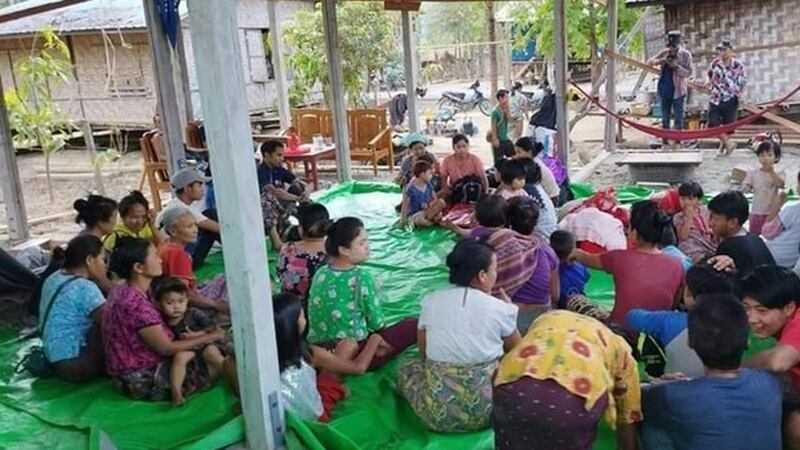 စစ်ကိုင်းတိုင်း၊ ကလေးမြို့ မြောက်ပိုင်း ကျေးရွာများမှ စစ်ဘေးဒုက္ခသည်များအား ၂၀၂၃ ခုနှစ်၊ ဧပြီလ ၃ ရက်နေ့က တွေ့ရစဉ်။ (Photo: Citizen Journalist)