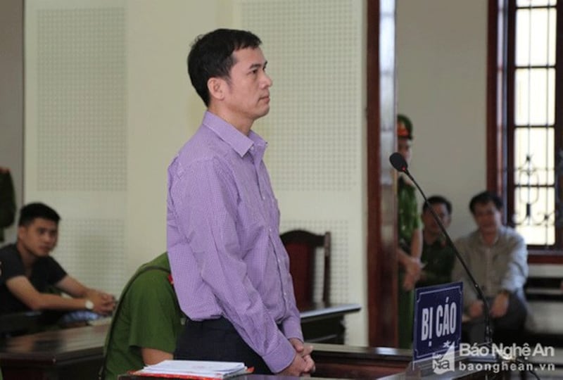 Thầy giáo Nguyễn Năng Tĩnh tại phiên tòa án ở Nghệ An hôm 15/11/2019 