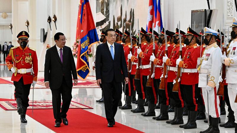 Hun Sen With Li Keqiang on 09-11-2022 by AP-01.jpg