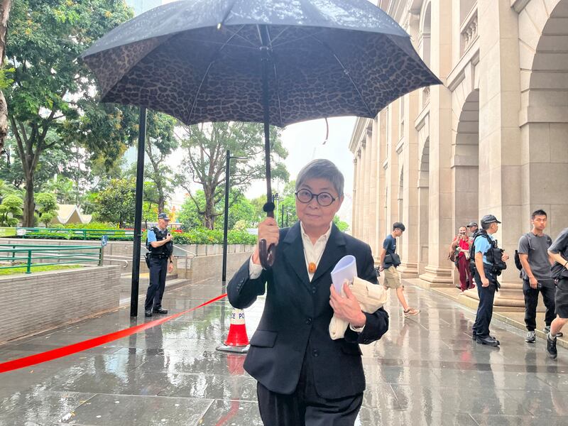 吳靄儀散庭後表示，她跟李柱銘想藉此機會多謝律師團隊及市民的支持。（RFA圖片）