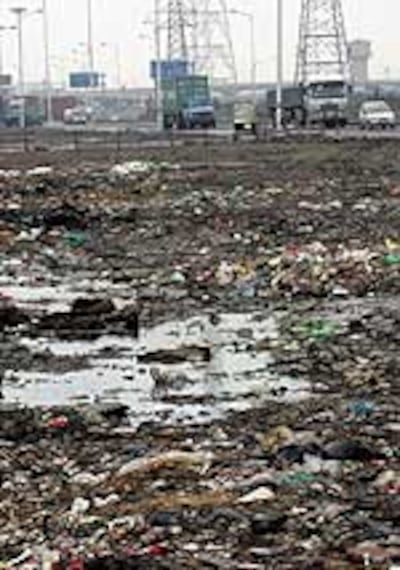 Beijing_trash_highway2005_1.jpg