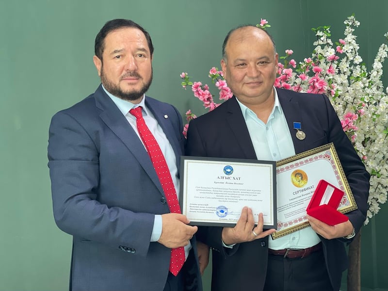 قازاقىستان ئۇيغۇرلىرىنىڭ جۇمھۇرىيەتلىك ئېتنو-مەدەنىيەت مەركىزى باشقارمىسىنىڭ يىغىنىدىن كۆرۈنۈش. 2023-يىل، دېكابىر، ئالمۇتا