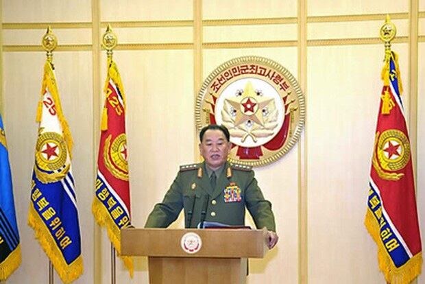 북한은 지난 5일 유엔의 대북제재 움직임과 한미간 합동군사 훈련에 반발해 정전협정을 백지화하고 판문점대표부 활동도 전면 중지하겠다고 위협했다. 사진은 이날 저녁 8시 김영철 군 정찰총국장이 조선중앙TV에 출연해 군 최고사령부 대변인 성명을 발표하는 모습. 