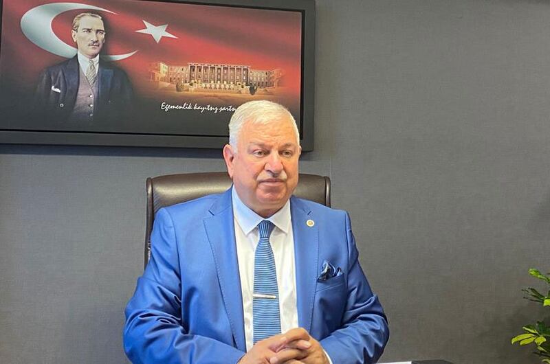 تۈركىيە پارلامېنتىغا يېڭىدىن سايلىنىپ كىرگەن پارلامېنت ئەزاسى، «يېڭىدىن رەفاھ» پارتىيەسىنىڭ مۇئاۋىن رەئىسى دوغان بېكىن ئەپەندى. 2023-يىلى 14-ئىيۇن، ئەنقەرە.