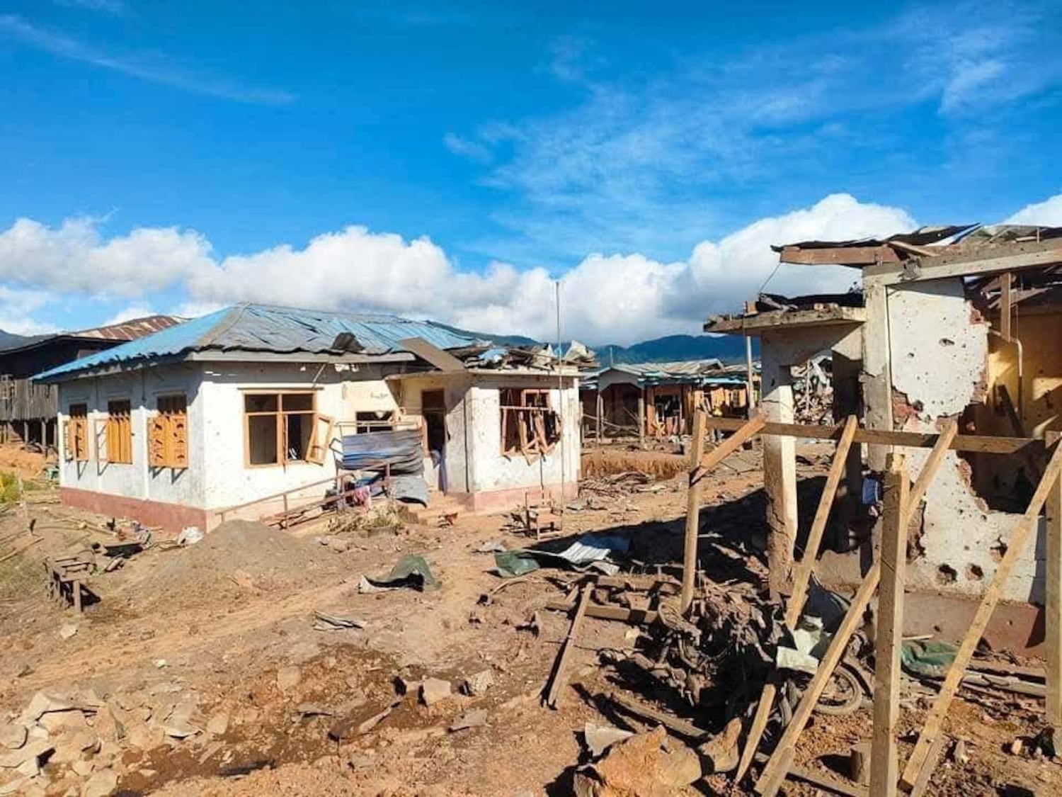စစ်အာဏာသိမ်းအပြီး ကျန်းမာရေးဝန်ထမ်း ၂၀၀ နီးပါးသေဆုံး၊ ၉၀၀ ကျော် အဖမ်းအဆီးခံရ