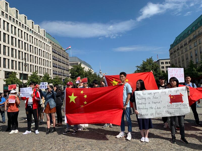 在德國知名研究機構馬普所留學的中國學者,在德國聲援香港反送中抗議期間,接受中國使館安排,發起抗議香港行動者的行動。 (吳亦桐提供)