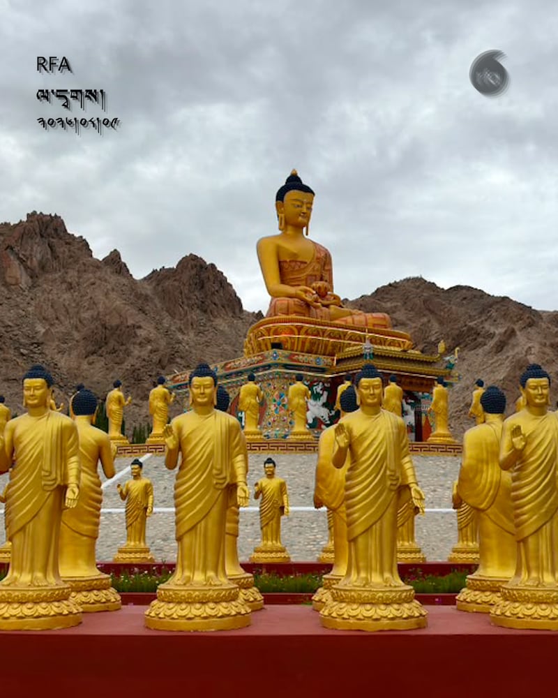 མ་ཧ་བྷོ་དྷི་རྒྱལ་སྤྱིའི་སྒོམ་གྲུབ་བསྟི་གནས་ཁང་དུ་སངས་རྒྱས་སྟོང་སྐུ་བཞུགས་པ།
