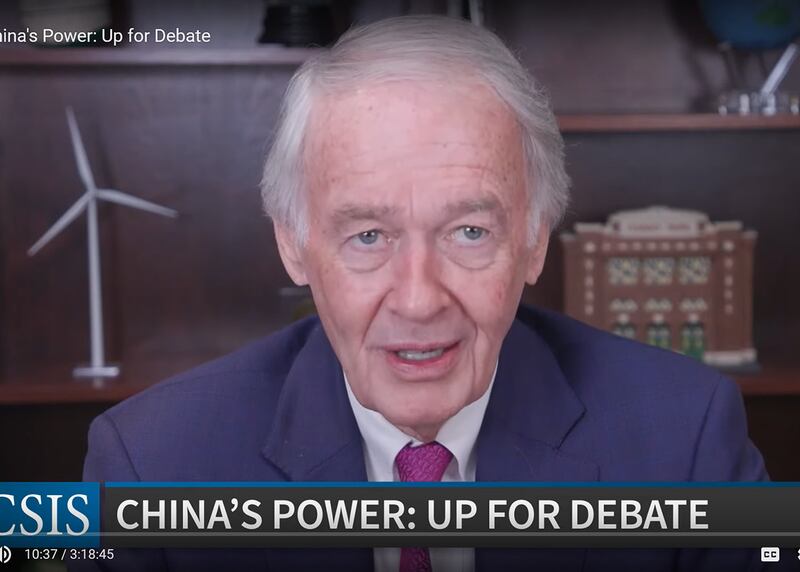 美国参议员马基（Ed Markey）周四表示，美国须对中国的意图有清晰了解、与伙伴盟友合作，同时和中国保持良好的沟通渠道，而台湾议题就在美中关系里扮演重要角色，美国应该尽力支持台湾自卫，并有责任抵制来自中国的威权主义和军事野心。（视频截图/CSIS）