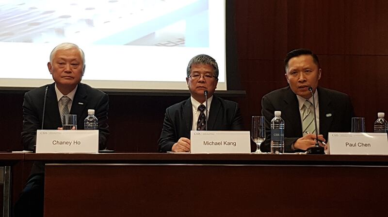 三位台企代表谈到了公司目前面临的最大营商环境挑战。（记者家傲摄）
